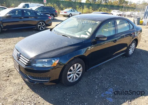 2013 Volkswagen Passat 2.5L Wolfsburg Edition z USA, uszkodzony, nr VIN 1VWAP7A32DC132518